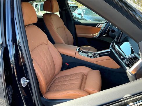 Certified 2025 BMW X6 M60i w/ Dynamic Handling Package image 9