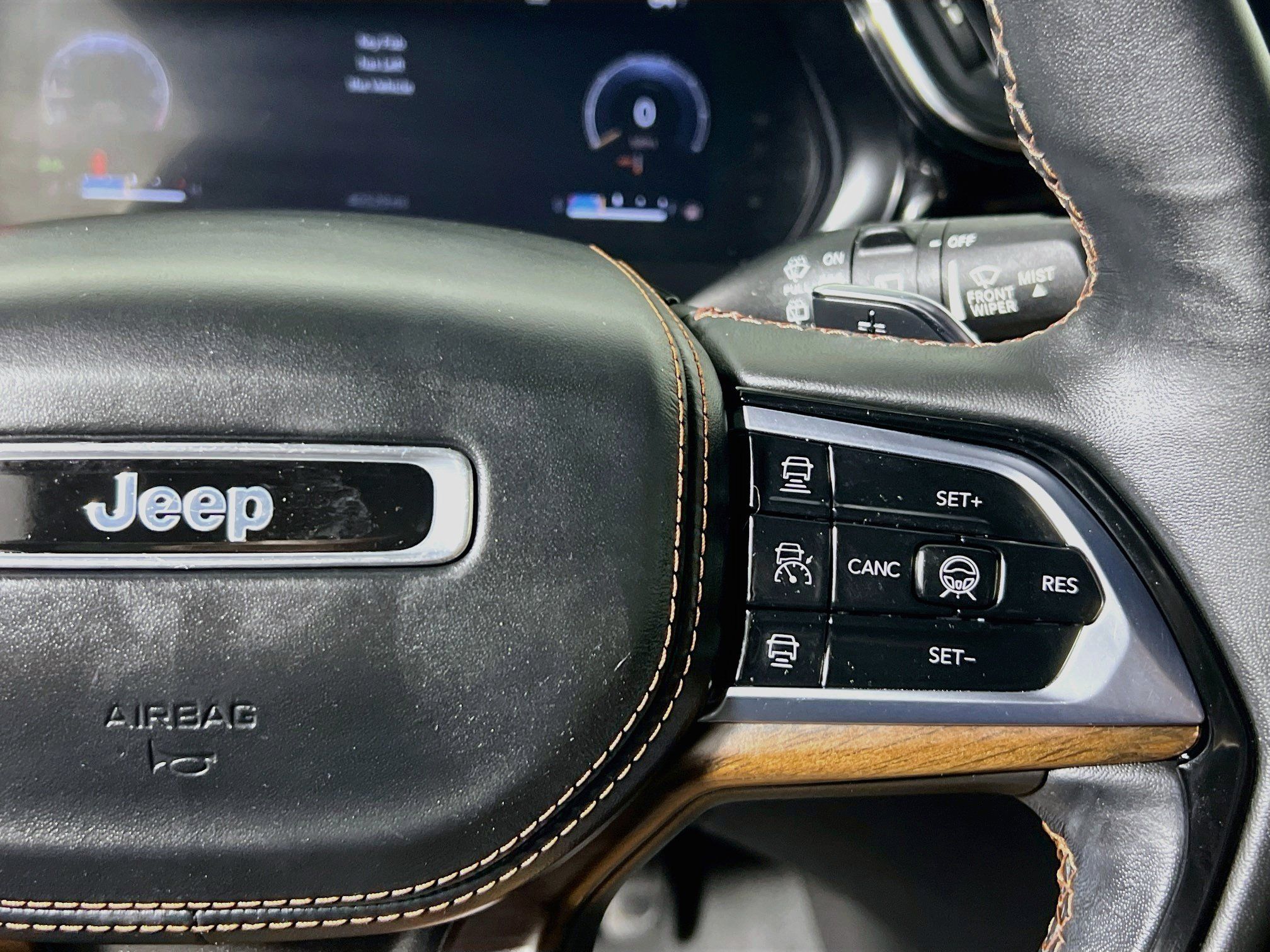 Used 2024 Jeep Grand Cherokee L Summit w/ High Altitude Package AWD/4WD image 19