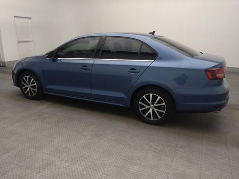 Used 2018 Volkswagen Jetta SE image 3