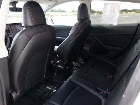 Used 2022 Tesla Model Y Long Range AWD/4WD image 16