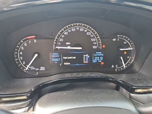 Used 2018 Cadillac XT5 FWD image 13