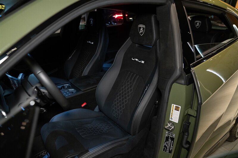 Used 2023 Lamborghini Urus Performante AWD/4WD image 7