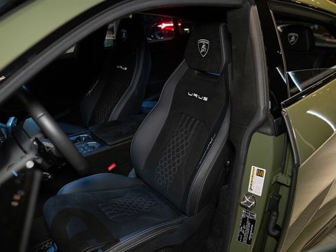 Used 2023 Lamborghini Urus Performante AWD/4WD image 7