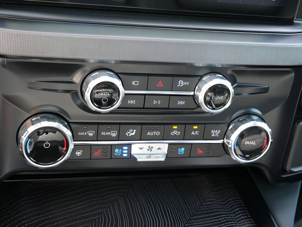 Used 2025 Ford F250 Platinum AWD/4WD image 22