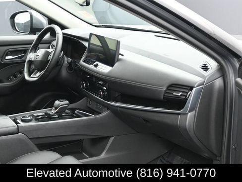 Used 2025 Nissan Rogue SL AWD/4WD image 6