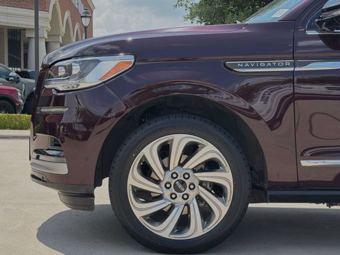 Used 2024 Lincoln Navigator Premiere AWD/4WD image 10