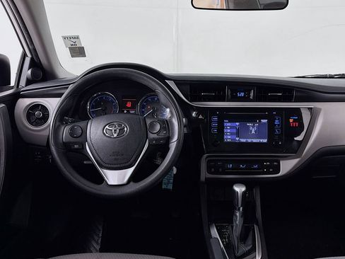 Used 2018 Toyota Corolla LE FWD image 21