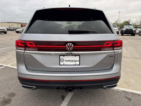 Used 2025 Volkswagen Atlas SE image 3