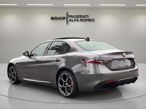 Used 2024 Alfa Romeo Giulia Veloce AWD/4WD image 4