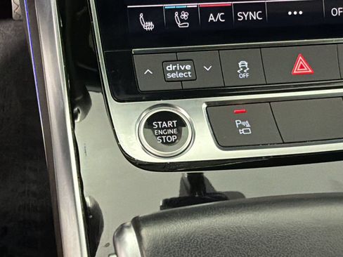 Used 2021 Audi Q8 Premium Plus w/ Premium Plus Package AWD/4WD image 17