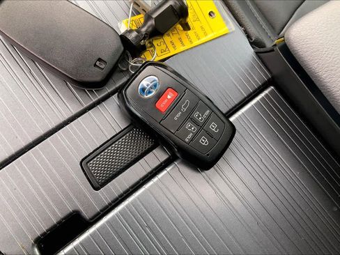 Used 2024 Toyota Sienna XLE Woodland Edition image 14