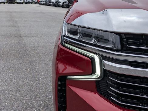 Certified 2022 Chevrolet Suburban LT w/ Luxury Package RWD image 9