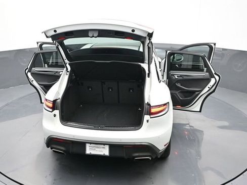 Certified 2024 Porsche Macan AWD/4WD image 27
