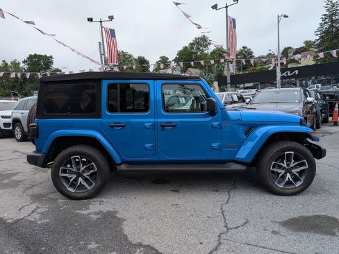Used 2024 Jeep Wrangler Unlimited w/ Convenience Group AWD/4WD image 5