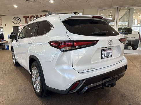 Certified 2026 Toyota Highlander Limited AWD/4WD image 8