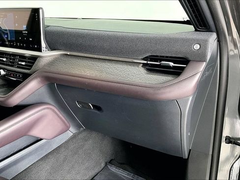 Used 2025 Ford Explorer Platinum RWD image 20