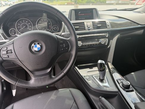 Used 2018 BMW 320i xDrive Sedan AWD/4WD image 15