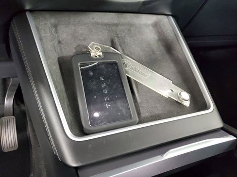 Used 2026 Tesla Model Y Long Range image 45