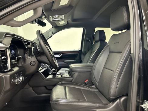 Used 2025 GMC Sierra 1500 Denali w/ Technology Package AWD/4WD image 10
