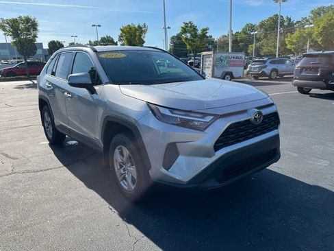 Used 2022 Toyota RAV4 XLE AWD/4WD image 4