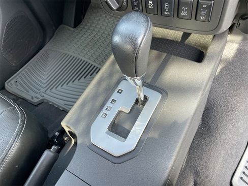 Used 2020 Nissan Frontier PRO-4X image 27