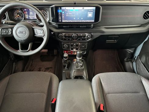 Used 2024 Jeep Gladiator Rubicon image 3