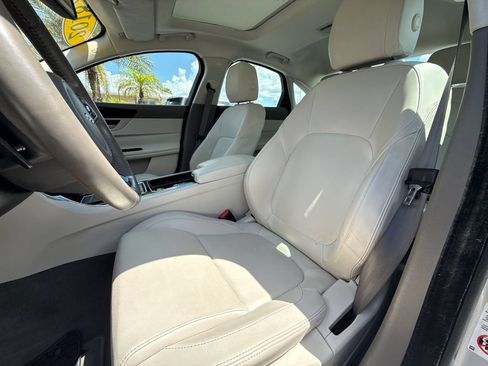 Used 2018 Jaguar XF Premium RWD image 13