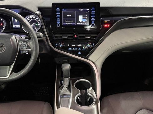 Used 2022 Toyota Camry LE image 19