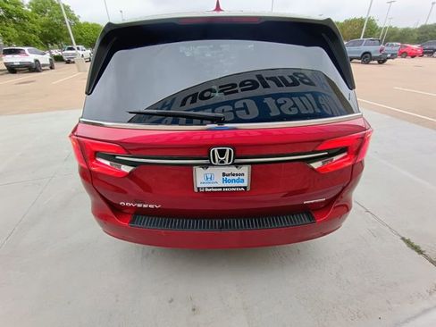 Certified 2023 Honda Odyssey Touring image 12
