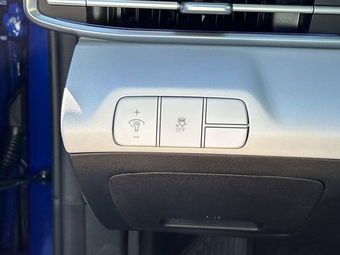 New 2025 Hyundai Elantra Limited image 26