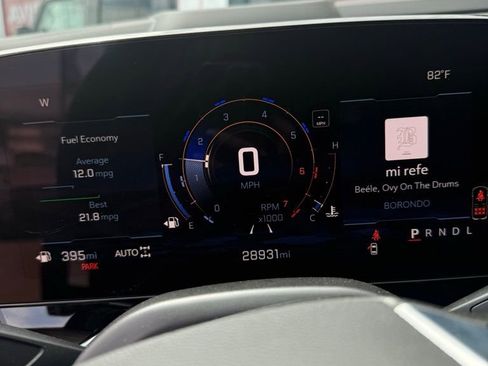 Used 2025 Chevrolet Suburban Z71 image 8