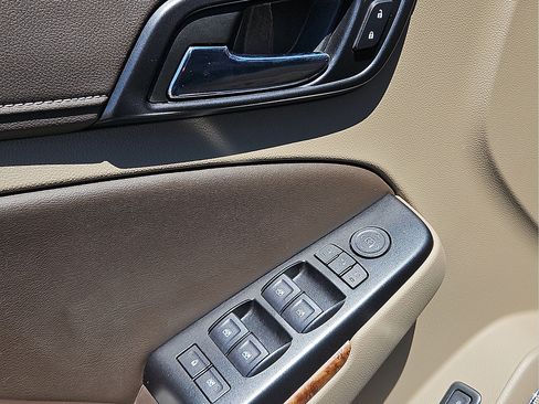Used 2019 Chevrolet Suburban Premier AWD/4WD image 12