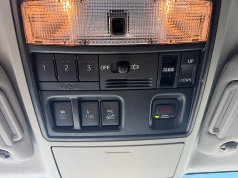 Used 2019 Toyota 4Runner Limited w/ Four Season Floor Mat Package AWD/4WD image 29