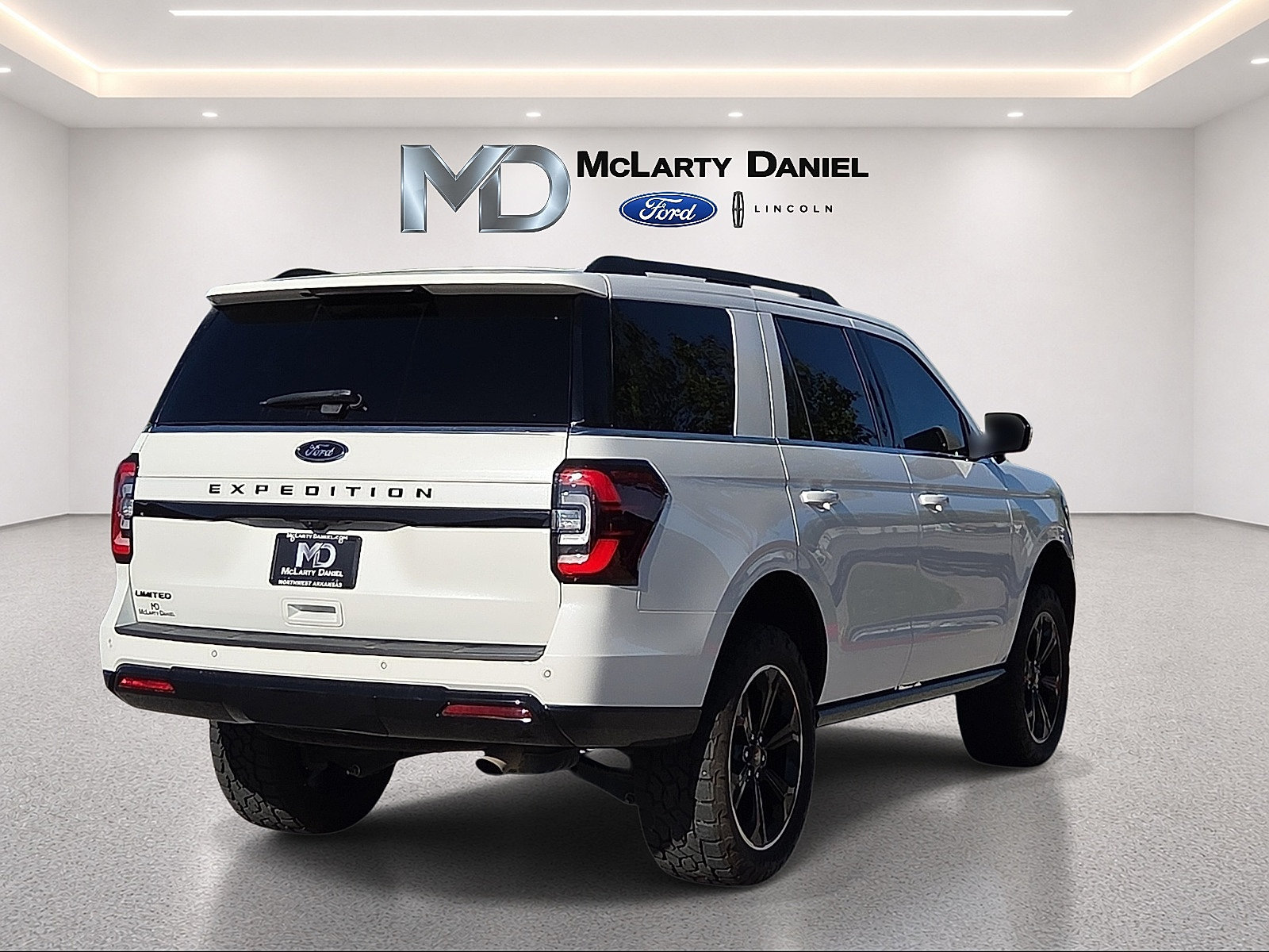 Used 2023 Ford Expedition Limited AWD/4WD image 5