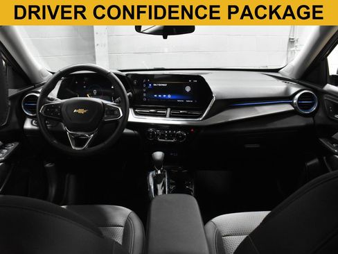 Used 2025 Chevrolet Trax LT w/ Driver Confidence Package image 2
