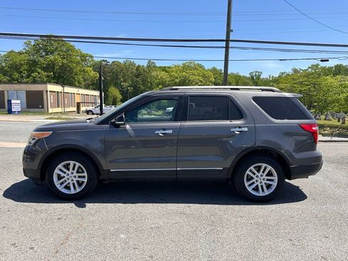 Used 2015 Ford Explorer XLT w/ Equipment Group 202B FWD image 3