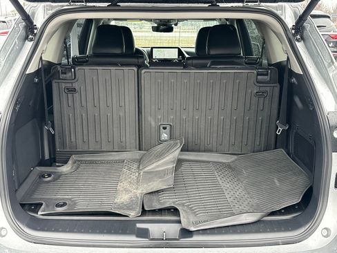 Used 2025 Toyota Highlander Platinum image 9