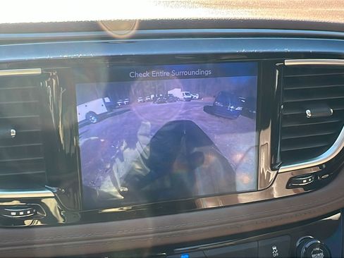 Used 2017 Chrysler Pacifica Limited w/ UConnect Theater Package image 37