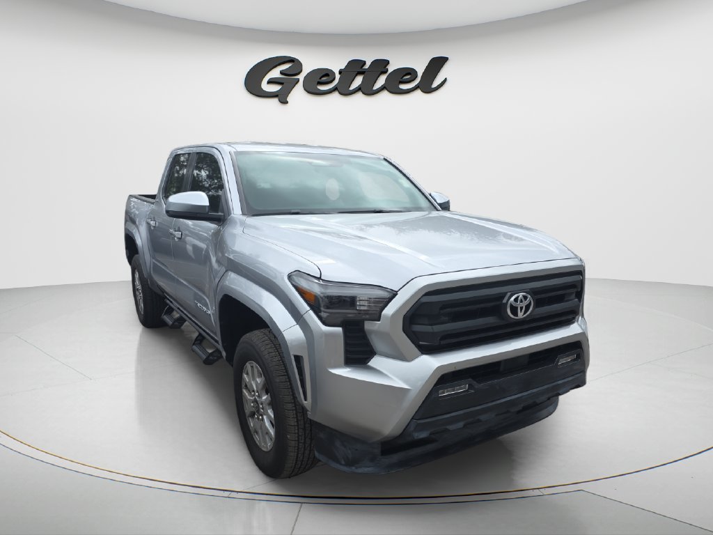 Used 2025 Toyota Tacoma SR5 AWD/4WD image 3