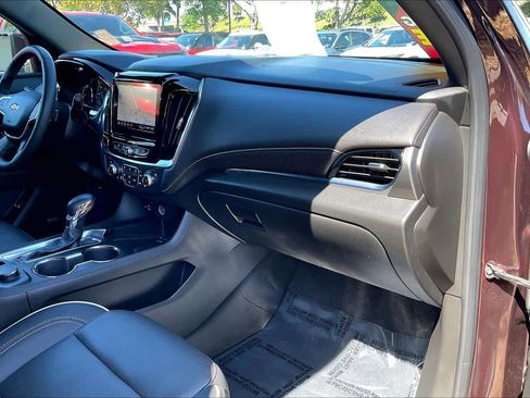 Used 2023 Chevrolet Traverse Premier image 16