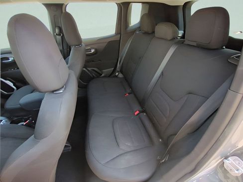 Used 2019 Jeep Renegade Latitude image 14