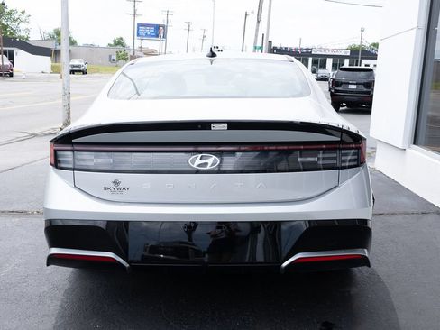 Used 2025 Hyundai Sonata SEL FWD image 4