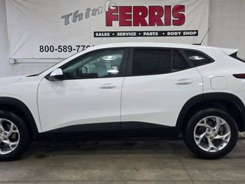 Used 2024 Chevrolet Trax LS w/ LS Convenience Package image 2