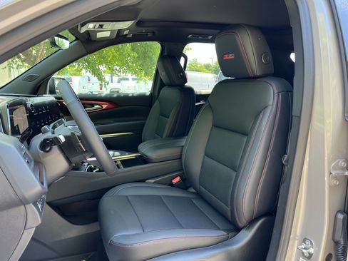 New 2026 Chevrolet Traverse Z71 w/ Enhanced Driving Package AWD/4WD image 16