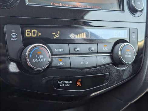 Used 2018 Nissan Rogue SV FWD image 16