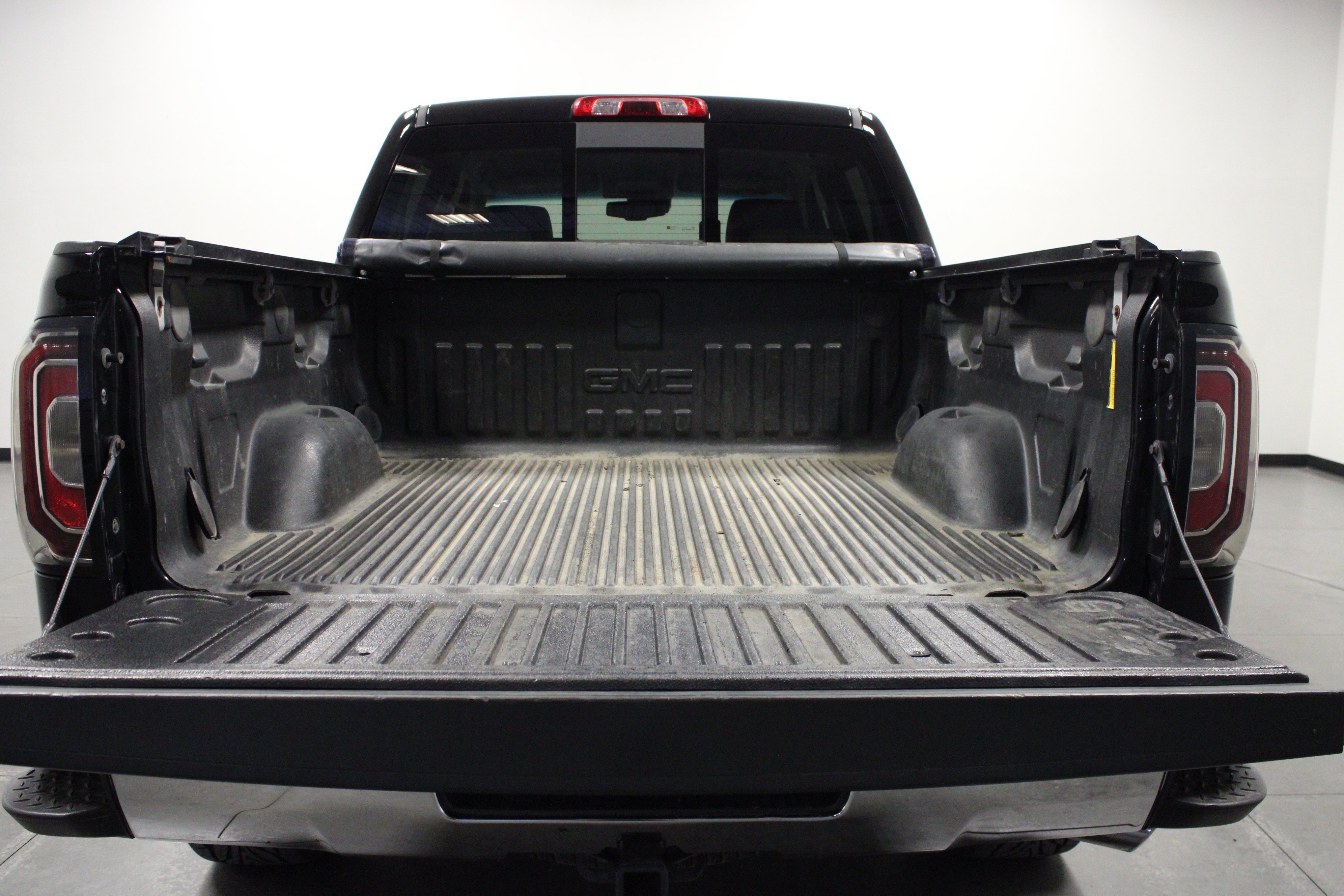Used 2017 GMC Sierra 1500 SLT w/ SLT Premium Package AWD/4WD image 14