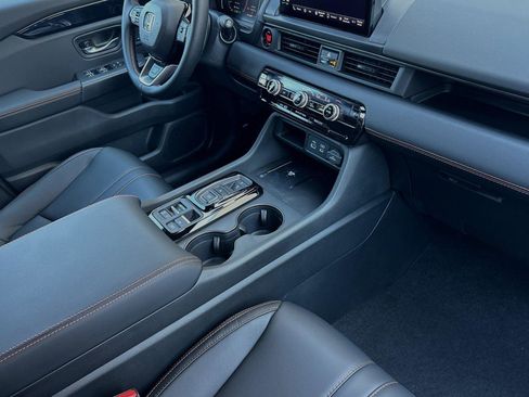 New 2025 Honda Pilot TrailSport image 17