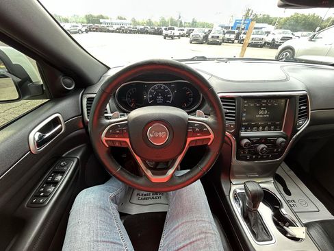 Used 2017 Jeep Grand Cherokee Altitude AWD/4WD image 29
