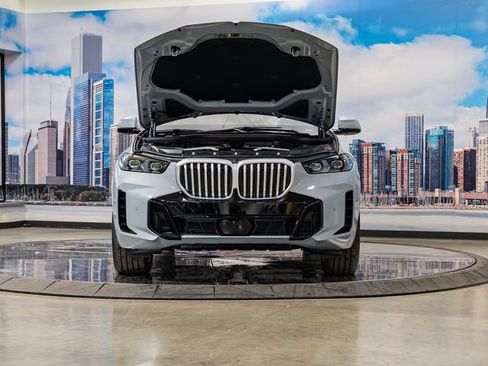 Used 2026 BMW X5 xDrive40i w/ M Sport Package AWD/4WD image 4