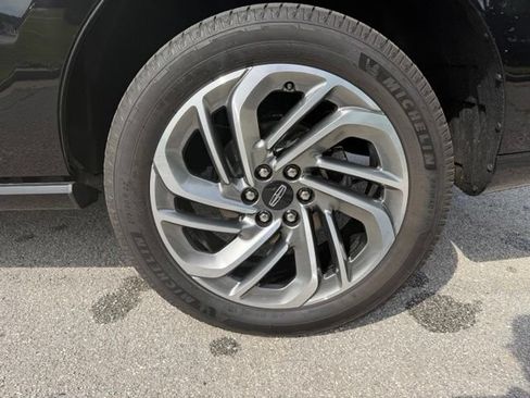 Used 2025 Lincoln Navigator Reserve AWD/4WD image 15